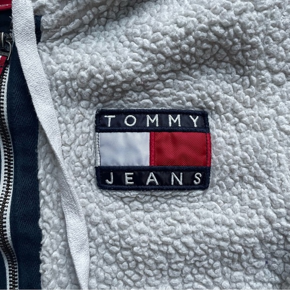 Tommy Hilfiger women’s full zip jacket sweater with hood size Medium - Picture 2 of 5